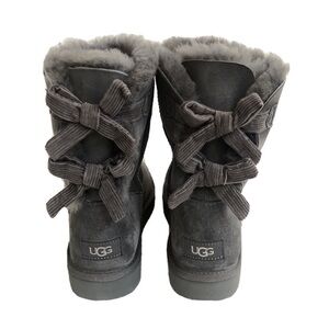 UGG BAILEY BOW CORDUROY GREY
GRAY WOMEN BOOT US 7